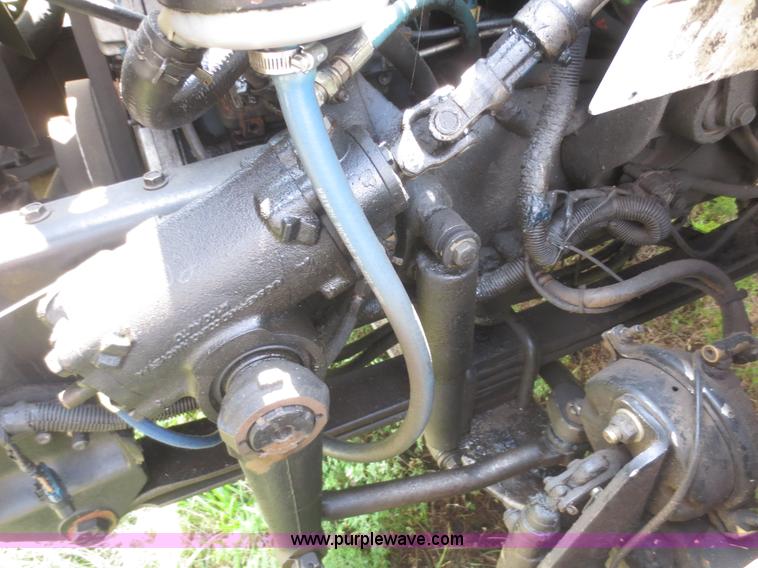 image for item I2237 2007 International 7400 truck cab and chassis