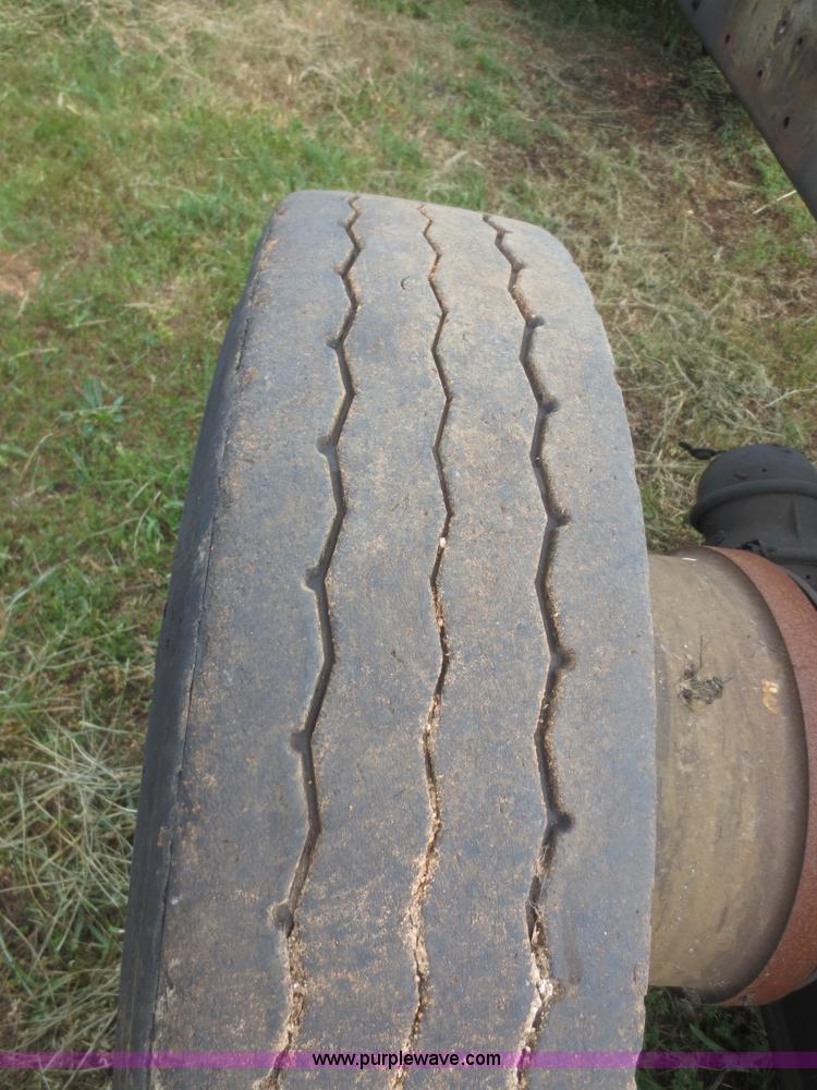 image for item I2238 2005 International 7400 truck cab and chassis