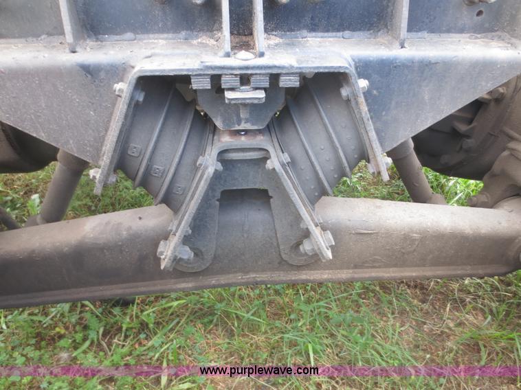 image for item I2238 2005 International 7400 truck cab and chassis