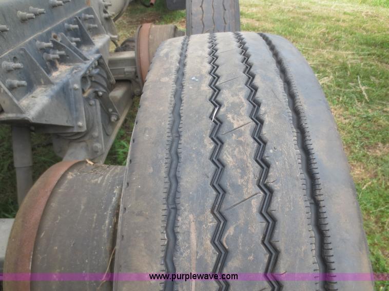 image for item I2238 2005 International 7400 truck cab and chassis