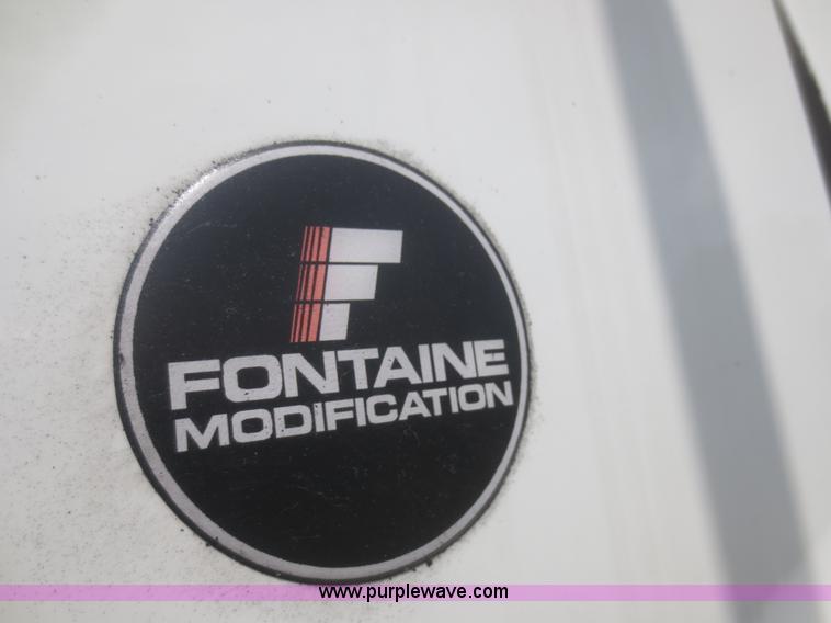 image for item I2238 2005 International 7400 truck cab and chassis