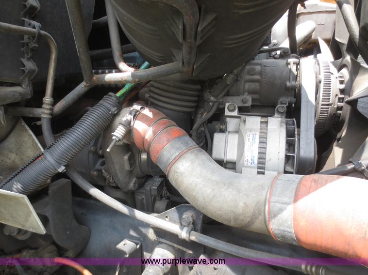 image for item I2238 2005 International 7400 truck cab and chassis