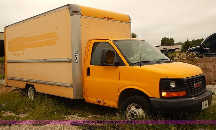 image for item I3604 2005 GMC Savana G3500 box truck