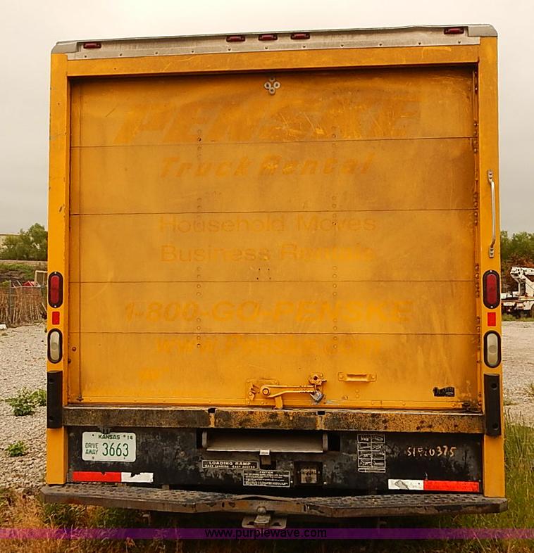 image for item I3604 2005 GMC Savana G3500 box truck