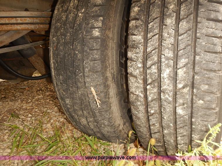 image for item I3604 2005 GMC Savana G3500 box truck