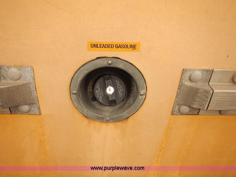 image for item I3604 2005 GMC Savana G3500 box truck