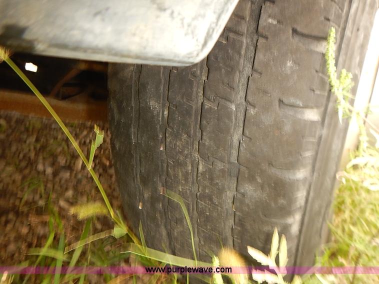 image for item I3604 2005 GMC Savana G3500 box truck