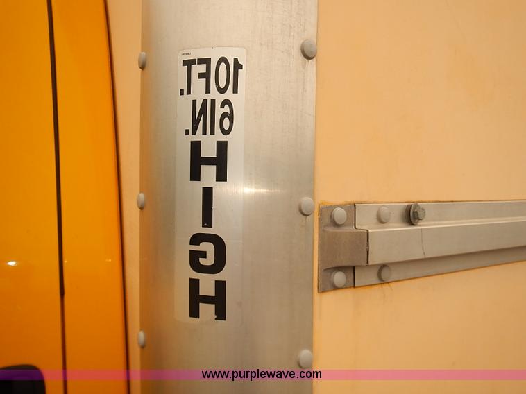 image for item I3604 2005 GMC Savana G3500 box truck