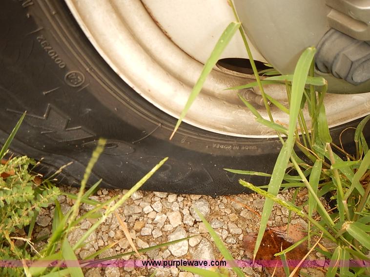 image for item I3604 2005 GMC Savana G3500 box truck