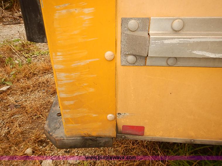 image for item I3604 2005 GMC Savana G3500 box truck