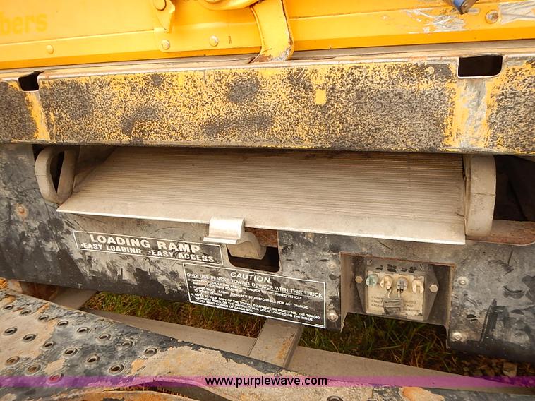 image for item I3604 2005 GMC Savana G3500 box truck