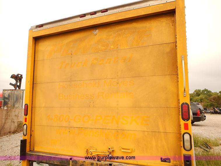 image for item I3604 2005 GMC Savana G3500 box truck