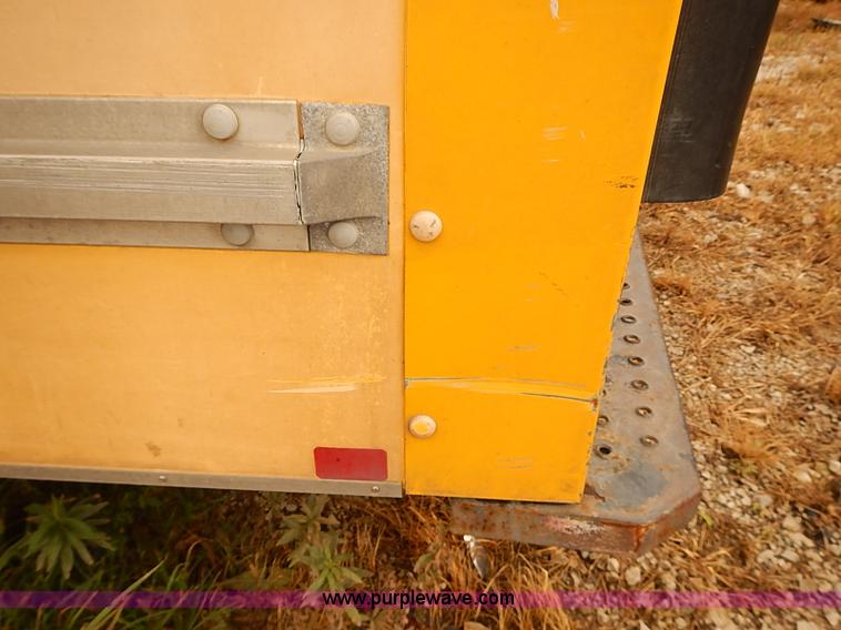 image for item I3604 2005 GMC Savana G3500 box truck