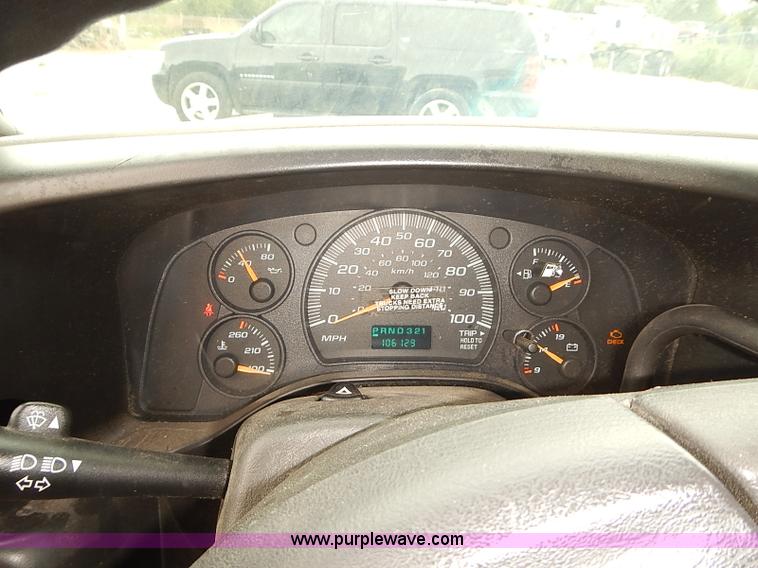 image for item I3604 2005 GMC Savana G3500 box truck