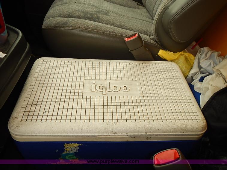 image for item I3604 2005 GMC Savana G3500 box truck