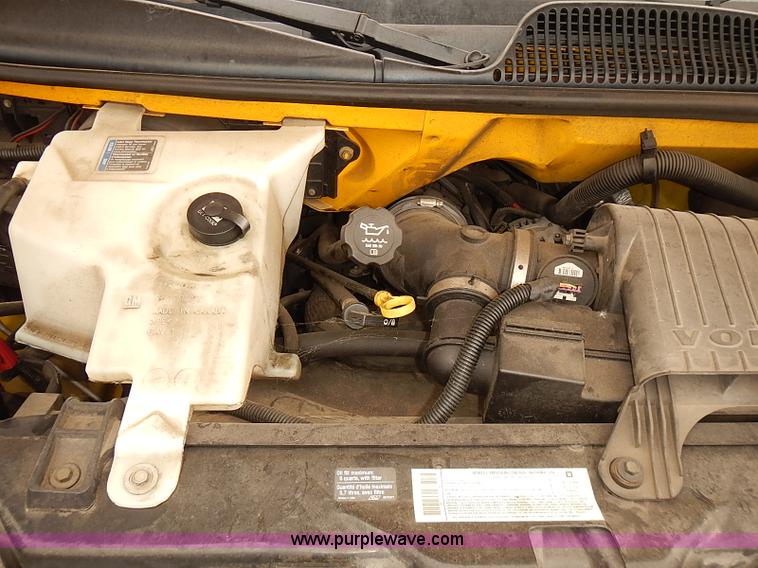 image for item I3604 2005 GMC Savana G3500 box truck