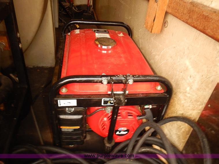 image for item I3604 2005 GMC Savana G3500 box truck