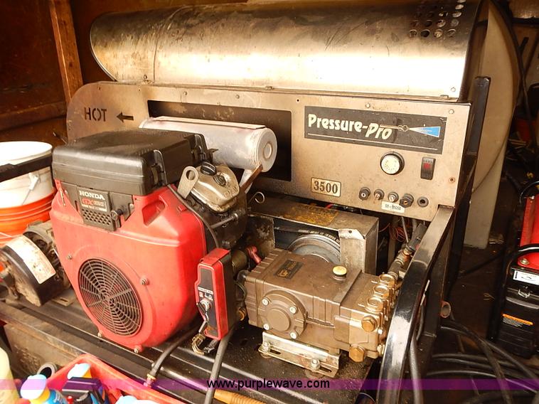 image for item I3604 2005 GMC Savana G3500 box truck