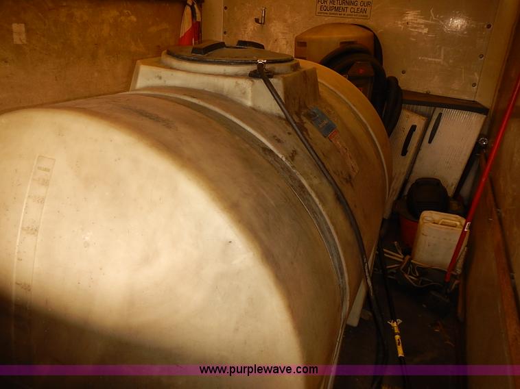 image for item I3604 2005 GMC Savana G3500 box truck