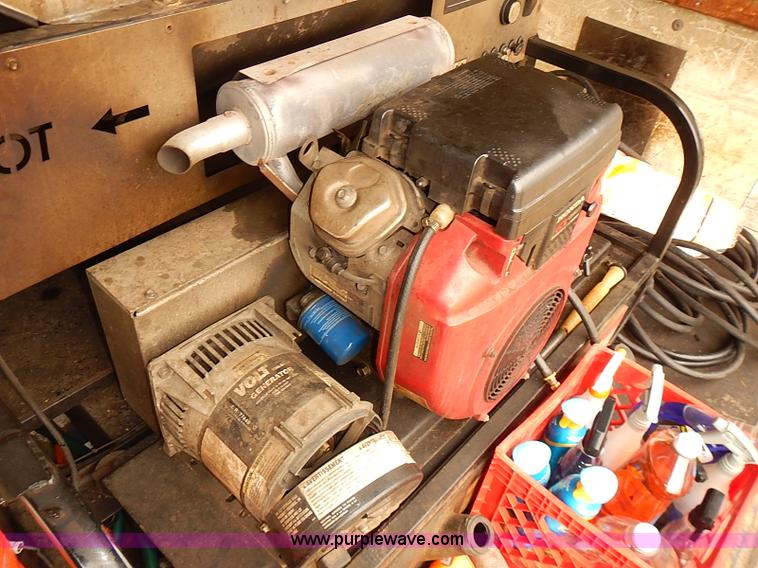 image for item I3604 2005 GMC Savana G3500 box truck