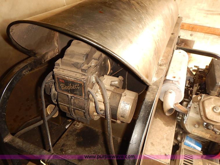 image for item I3604 2005 GMC Savana G3500 box truck