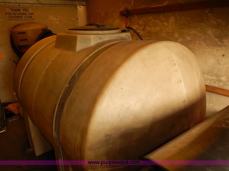 image for item I3604 2005 GMC Savana G3500 box truck