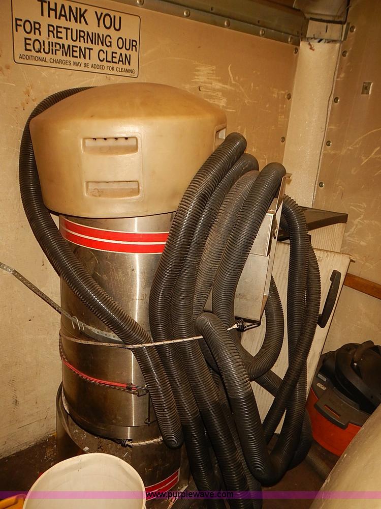 image for item I3604 2005 GMC Savana G3500 box truck