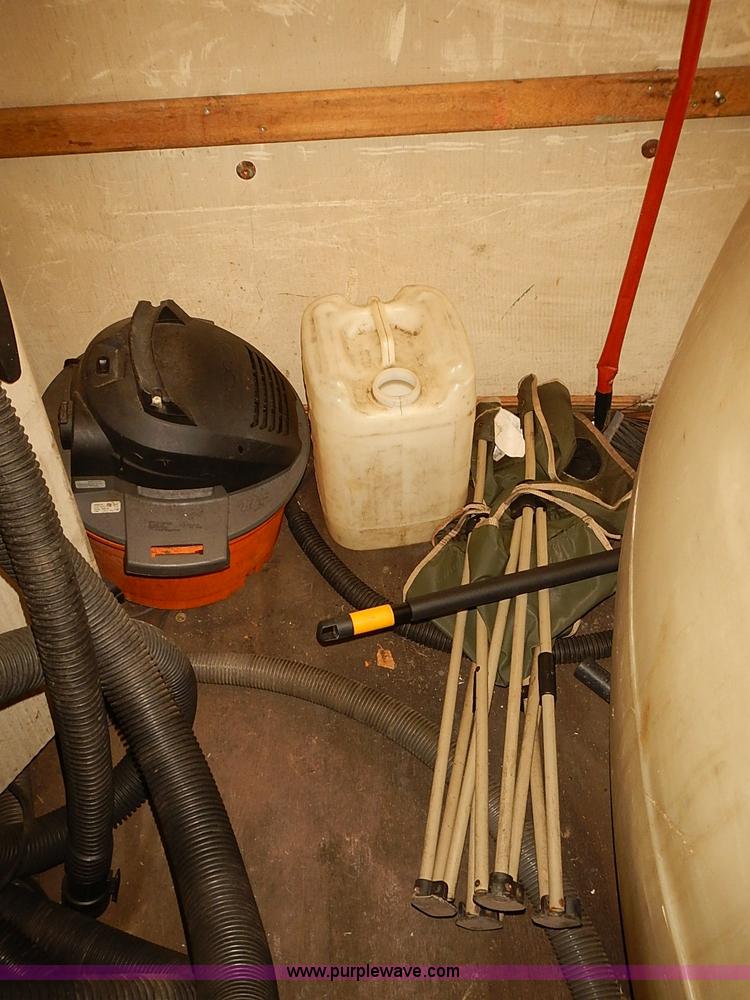 image for item I3604 2005 GMC Savana G3500 box truck