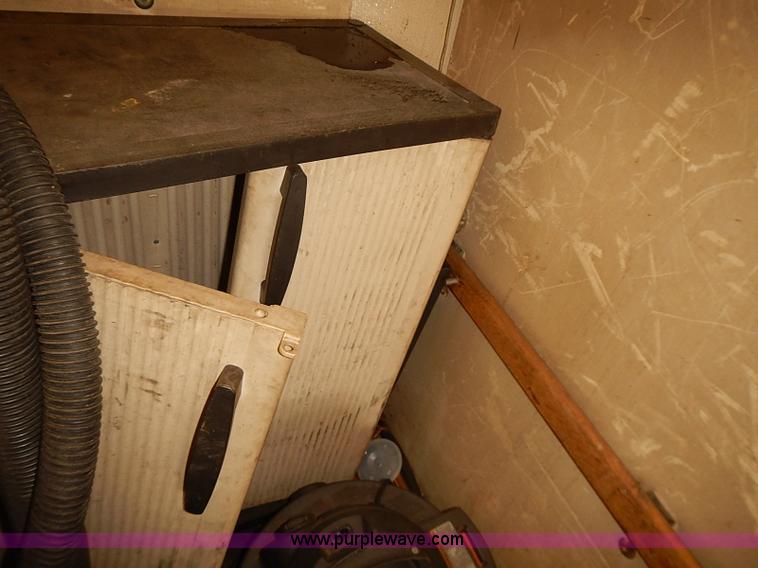 image for item I3604 2005 GMC Savana G3500 box truck