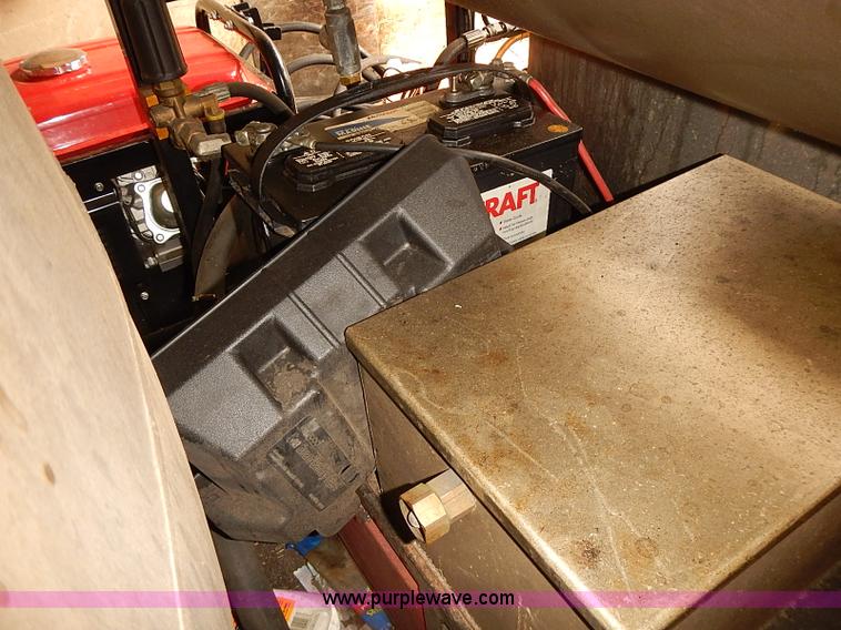 image for item I3604 2005 GMC Savana G3500 box truck