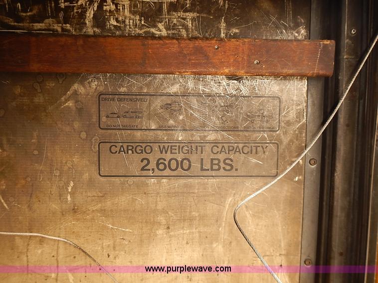 image for item I3604 2005 GMC Savana G3500 box truck