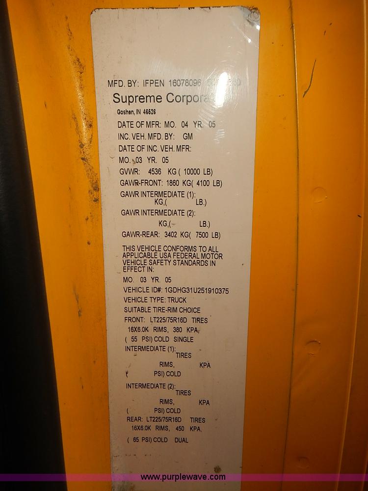 image for item I3604 2005 GMC Savana G3500 box truck