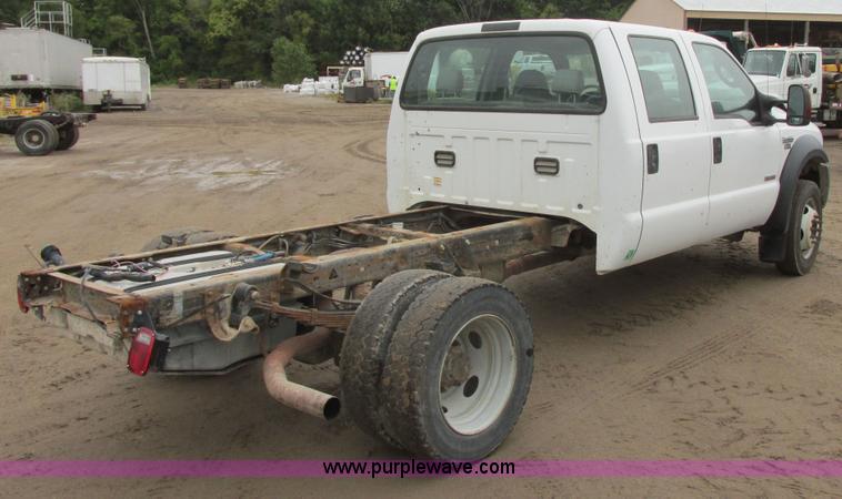 image for item I6137 2006 Ford F450 Super Duty Crew Cab truck cab and chassis