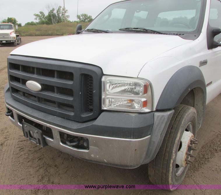 image for item I6137 2006 Ford F450 Super Duty Crew Cab truck cab and chassis