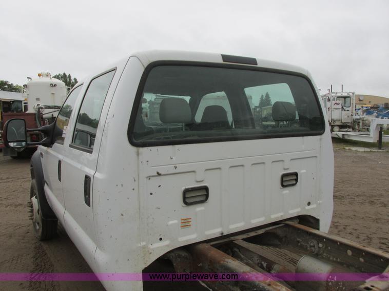 image for item I6137 2006 Ford F450 Super Duty Crew Cab truck cab and chassis