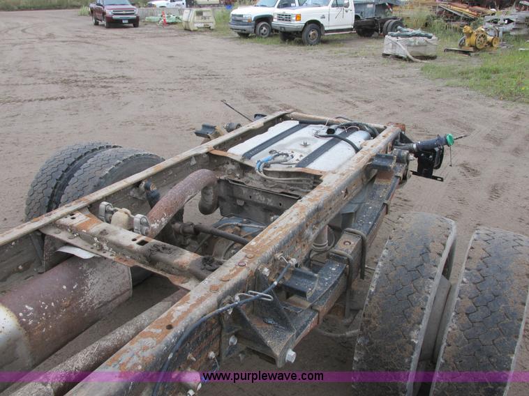 image for item I6137 2006 Ford F450 Super Duty Crew Cab truck cab and chassis