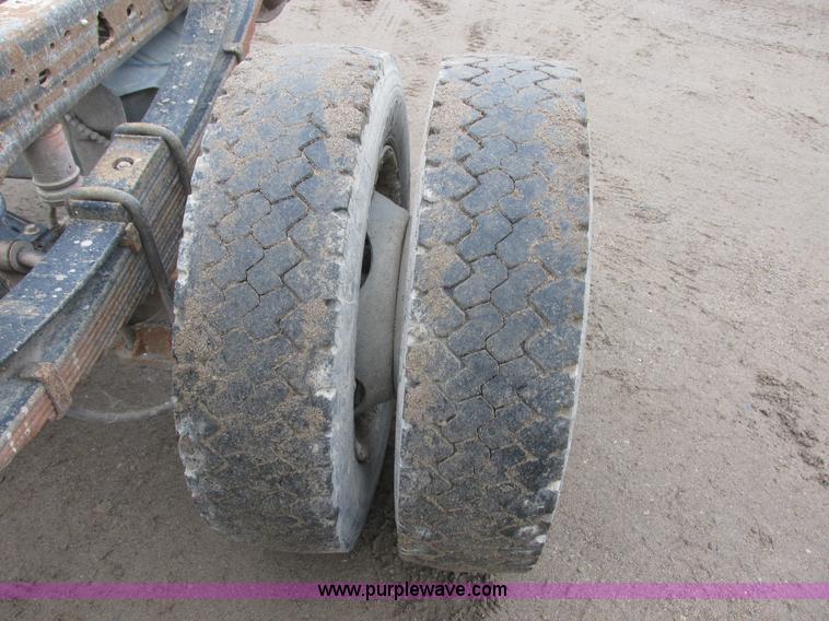 image for item I6137 2006 Ford F450 Super Duty Crew Cab truck cab and chassis