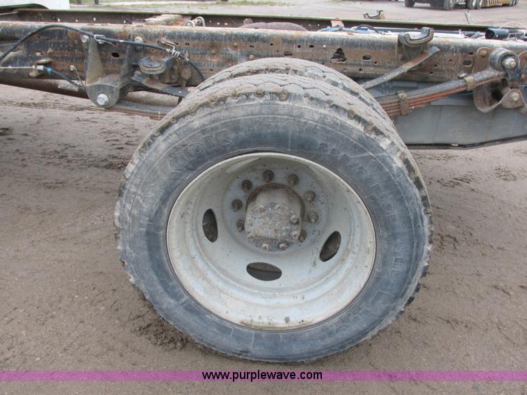 image for item I6137 2006 Ford F450 Super Duty Crew Cab truck cab and chassis