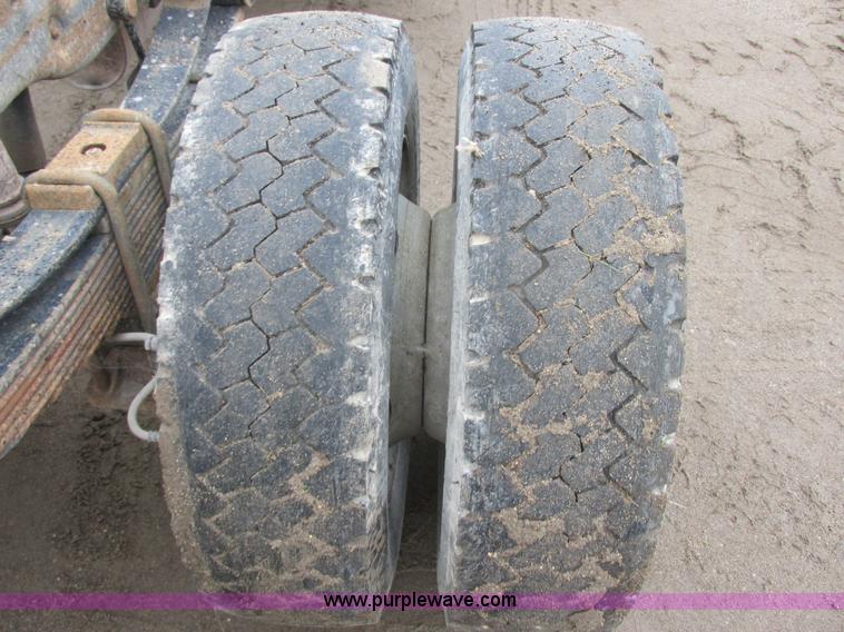 image for item I6137 2006 Ford F450 Super Duty Crew Cab truck cab and chassis