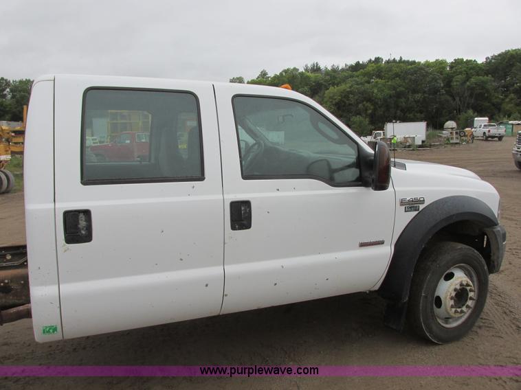 image for item I6137 2006 Ford F450 Super Duty Crew Cab truck cab and chassis