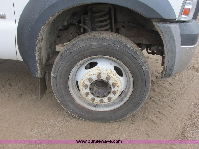 image for item I6137 2006 Ford F450 Super Duty Crew Cab truck cab and chassis