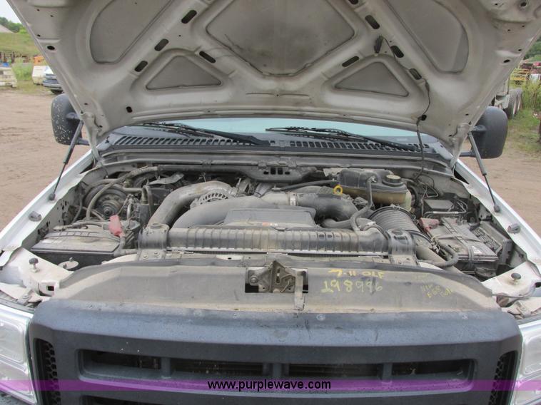 image for item I6137 2006 Ford F450 Super Duty Crew Cab truck cab and chassis