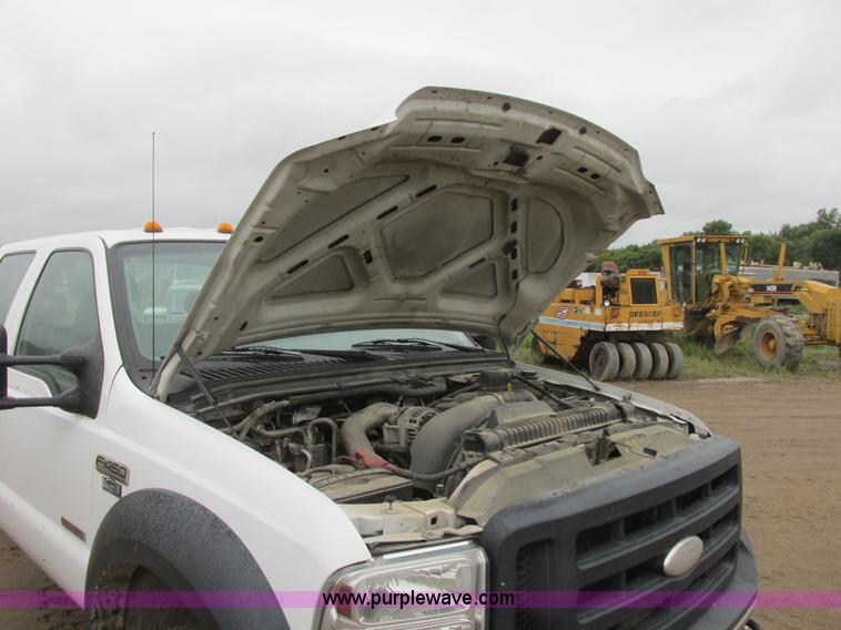 image for item I6137 2006 Ford F450 Super Duty Crew Cab truck cab and chassis