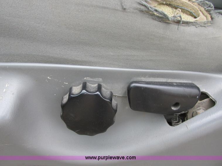 image for item I6137 2006 Ford F450 Super Duty Crew Cab truck cab and chassis