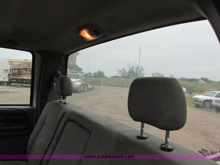 image for item I6137 2006 Ford F450 Super Duty Crew Cab truck cab and chassis