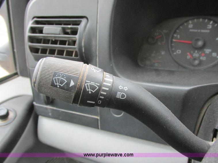 image for item I6137 2006 Ford F450 Super Duty Crew Cab truck cab and chassis