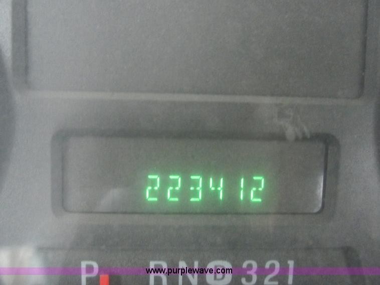 image for item I6137 2006 Ford F450 Super Duty Crew Cab truck cab and chassis