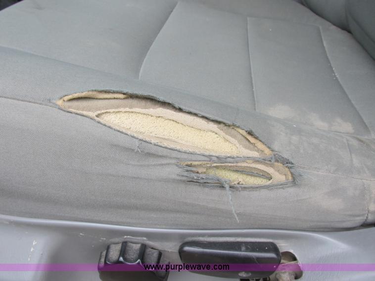 image for item I6137 2006 Ford F450 Super Duty Crew Cab truck cab and chassis