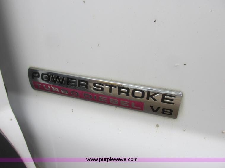 image for item I6137 2006 Ford F450 Super Duty Crew Cab truck cab and chassis