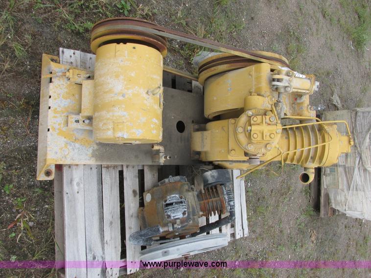 image for item I6138 Ingersoll Rand 100 air compressor
